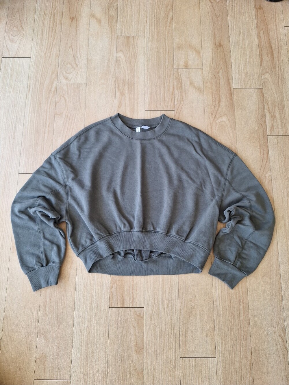 H & M Women's Olive Crop Crewneck Sweatshirt Size S